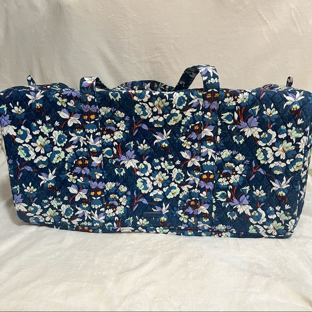 NWT XL Traveler Duffel in Floral Bursts​​​